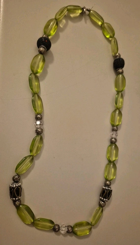 Halskette  Limettegrün Und Schwarz Handgefertigte Perle - Bild 1 von 3