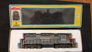 Atlas HO SD35 Diesel, Southern Pacific #6912, nice runner, looks nice! - Picture 1 of 6