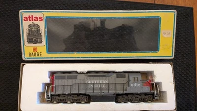 Atlas HO SD35 Diesel, Southern Pacific #6912, nice runner, looks nice! - Image 1 of 4