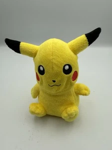 Juguete de peluche Jakks Pacific Pokémon Pikachu 2007 6" - amarillo - Imagen 1 de 4