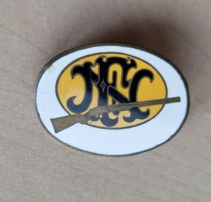 Vintage enamel FN Fabrique Nationale Herstal Weapons Factory brooch pin badge - Foto 1 di 2