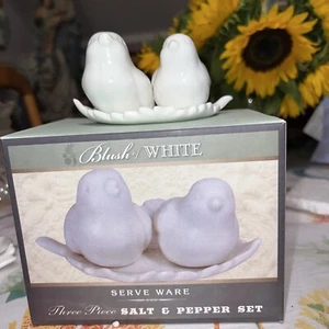 Salero y pimentero vintage pájaros blancos sobre hoja servidero - Imagen 1 de 4