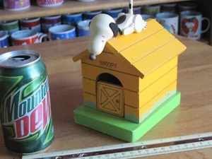 SNOOPY / PEANUTS SCHMID MUSIKBANK HOLZ SPIELT REGENTROPFEN FALLEN AUF MEINEN KOPF - Bild 1 von 6