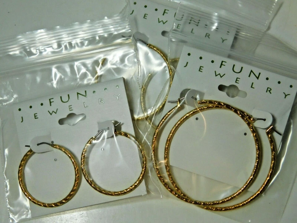 Nwt Spaß Schmuck Modische Ohrringe Huggie Reifen Set 3 Rund Texturiert Gold Ton - Bild 1 von 1