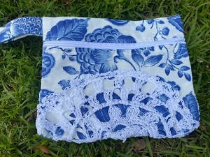 Handmade Crochet Pouch Wallet Wristlet Handle Zip Closure White Blue Floral Boho - Picture 1 of 3