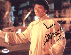 Autógrafo autenticado con foto firmada a mano de Jackie Chan 8 X10 con certificación PSA - Imagen 1 de 2