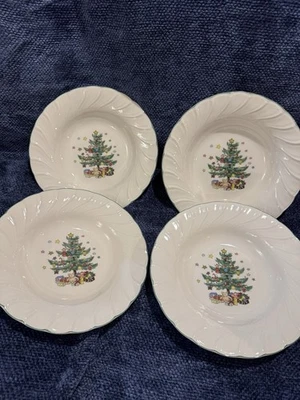 🎄Juego de 4 cuencos festoneados para todo uso Nikko Felices Fiestas Navidad excelente estado Foto 1 de 4