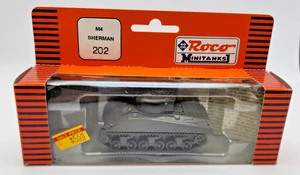 Roco MiniTanks 1:87 #202 WWII US. M4 Sherman Tank NOS - Picture 1 of 3