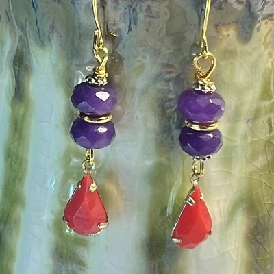 Pendientes colgantes con cuentas de acrílico naranja y vidrio facetado púrpura tono dorado. S274 Foto 1 de 3