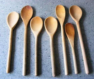 7 VINTAGE KITCHEN WOODEN SPOONS VARIOUS LENGTHS - Picture 1 of 2
