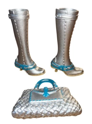 My Scene Bling Doll Botas hasta la rodilla plateadas Hebillas azules 2005 con monedero plateado Foto 1 de 4