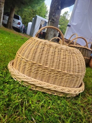 Handwoven Wicker Bread Box with Dome Lid – Rustic Natural Tray for Serving - Image 1 of 4
