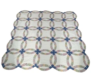 Trapunta doppia fede nuziale vintage fatta a mano patchwork floreale blu bordo smerlato - Foto 1 di 4