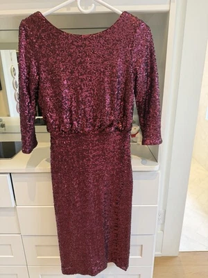 Vestido Badgley Mischka Lentejuelas Borgoña Hasta la Rodilla Talla Pequeña Foto 1 de 3