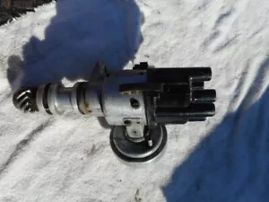 Volvo 140/240 electronic ignition distributor for parts or rebuild - Picture 1 of 2
