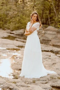 Boho wedding gown with sleeves - Picture 1 of 13