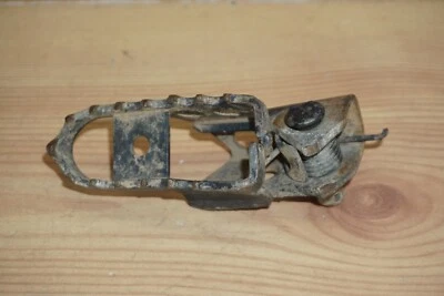 2000-2004 Yamaha TTR90 TTR 90 OEM Left Foot Stand Ped Rest 3LD-27411-00-00 - Image 1 of 4