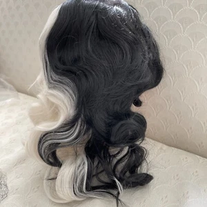 Cruella Kids Wig, Black/White Bangs, cosplay, Halloween,classic New - Picture 1 of 12