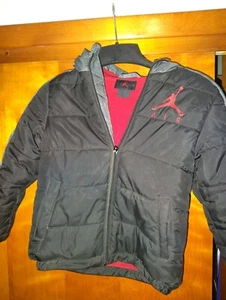 Boys Jordan Air Heritage Black Puffer Jacket Coat Youth SMALL - Picture 1 of 4