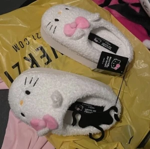 hello kitty slippers forever 21 - Picture 1 of 2