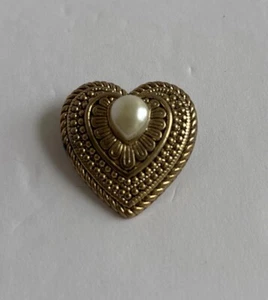Heart Brooch, Pin, Vintage Gold Tone with Pearl in the Center. - Picture 1 of 5