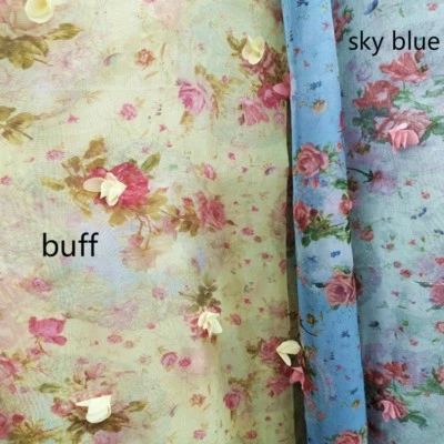 Vestido de novia estampado floral de tela de gasa con flores 3D disfraz 57" ancho por yarda Foto 1 de 4