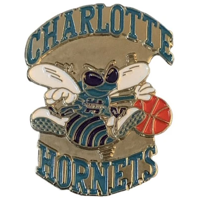 Prendedor de recuerdo vintage con logotipo de Charlotte Hornets de la NBA Foto 1 de 2