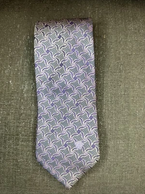 Corbata de seda Versace para hombre artesanía italiana gris púrpura geométrica logotipo de Medusa Foto 1 de 4