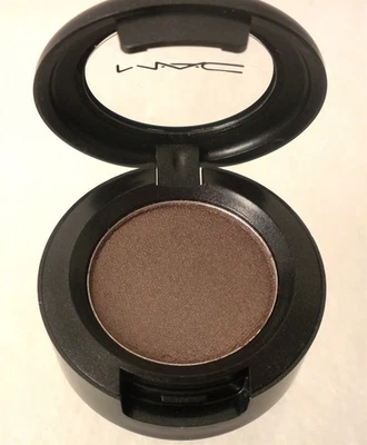 MAC "TOPO SATINADO" POLVO PRENSADO ESCARCHA SOMBRA DE OJOS TAMAÑO COMPLETO .05 OZ ¡TOTALMENTE NUEVA! Foto 1 de 2