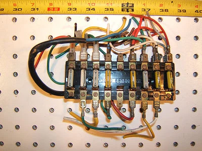Volvo 144 1968 Sedan under dash center US fuse 1 Panel & fuses,681502 IMP - Image 1 of 4