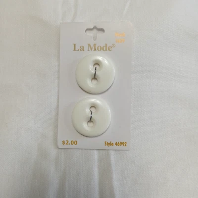 La Mode Buttons Hook 1639 White Round 46992 1" (25MM) Set of 2 - Image 1 of 4