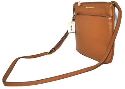 Bandolera plana Michael Kors Jet Set, bellota $148 Foto 1 de 4