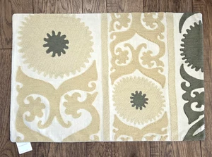 Funda de almohada lumbar bordada Pottery Barn Oria Suzani 20" x 30" nueva con etiquetas - Imagen 1 de 9