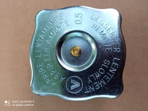 TAPA RADIADOR 4469385, 25mm, 0.5 Bar Fiat 124 Spider Ducato 127 128 131 132 - Imagen 1 de 2