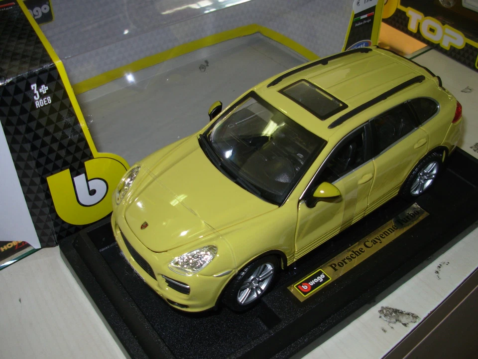 BURAGO 1:24 AUTO DIE CAST PORSCHE CAYENNE TURBO GIALLO PALLIDO   ART.007042 - Immagine 1 di 1