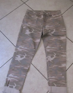 Ann Taylor Loft Relaxed Skinny Jeans Camo Light Wash Denim Women's Size 28/6 - Picture 1 of 4