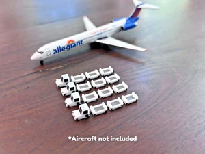 1:400 Modell Flughafen Zubehör - 16 Stück offener Gepäckwagen & Schlepper Set (weiß) - Bild 1 von 7