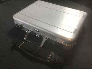 Zero Halliburton Aluminum Computer Case DZ5-SI Pre-Owned① - Picture 1 of 13