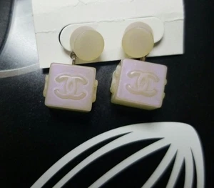 Pendientes CHANEL Logo Coco Cubo Cuadrado Gota Columpio Rosa Claro Colo - Imagen 1 de 4