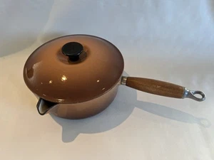Le Creuset 22cm Hazelnut Brown Cast Iron Enamel Saucepan Pot With Lid - Picture 1 of 10