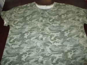 Mujer Verde Camuflaje Camisa Manga Corta Maravillosamente Talla Grande 3X - Imagen 1 de 2