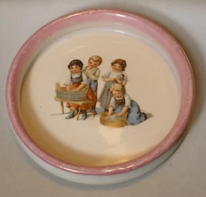 Porzellan Baby Teller mit spielenden Kindern Aufkleber - Bild 1 von 12