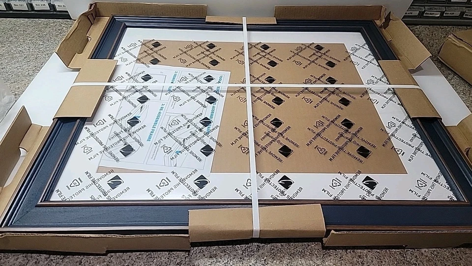 Craig Frames Country Estate, marco de madera dura azul de 20 x 24 pulgadas mate Foto 1 de 1