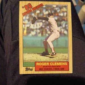 1986 Topps Roger Clemens '86 "Record Breaker" Most Strikeouts In 9 ~ Misprint Rare - Bild 1 von 2