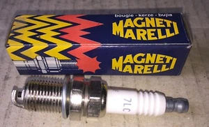 Bougie MAGNETI MARELLI 7LC = Champion C9YC et NGK BCP8ES - Lot de 4 - Imagen 1 de 2