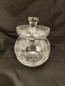 Tarro de condimentos para servir Thomas Webb Crystal St. Andrews patrón grabado a la base - Imagen 1 de 10