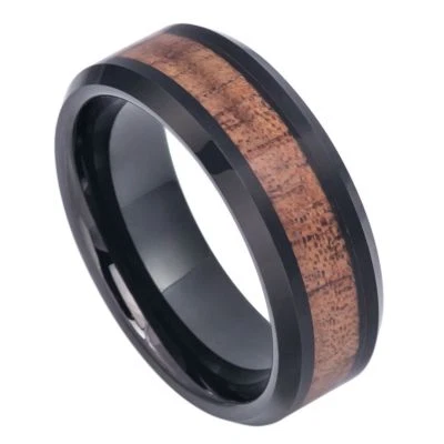 Anillo de tungsteno unisex negro enchapado en IP con incrustación de madera de koa hawaiano borde biselado  Foto 1 de 2