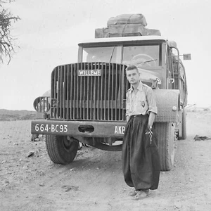 Tirage photo sur papier  argentique militaire camion Algerie 1950 50x50cm - Picture 1 of 1