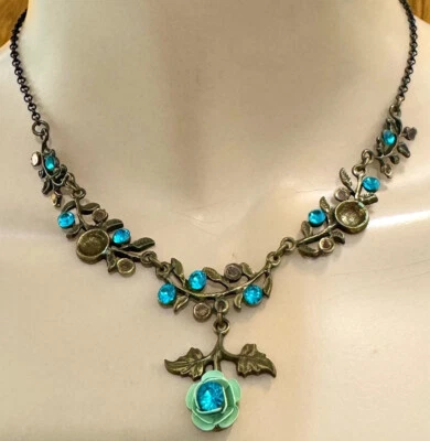 Collar de piedra Swarovski azul, hecho a mano en EE. UU. Foto 1 de 4