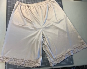 VINTAGE 1970’s VANITY FAIR PETTIPANTS SLIP M BEIGE 26-34” W DUPONT NYLON LACE - Picture 1 of 7